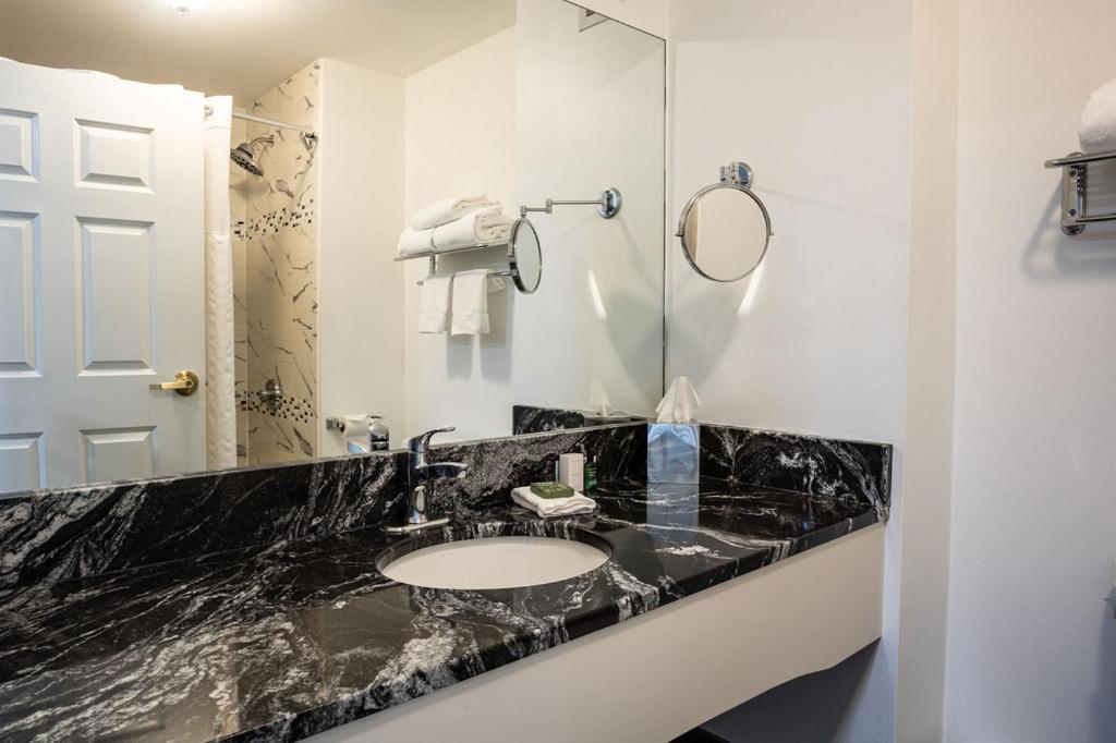 הוליוק D. Hotel Suites & Spa מראה חיצוני תמונה